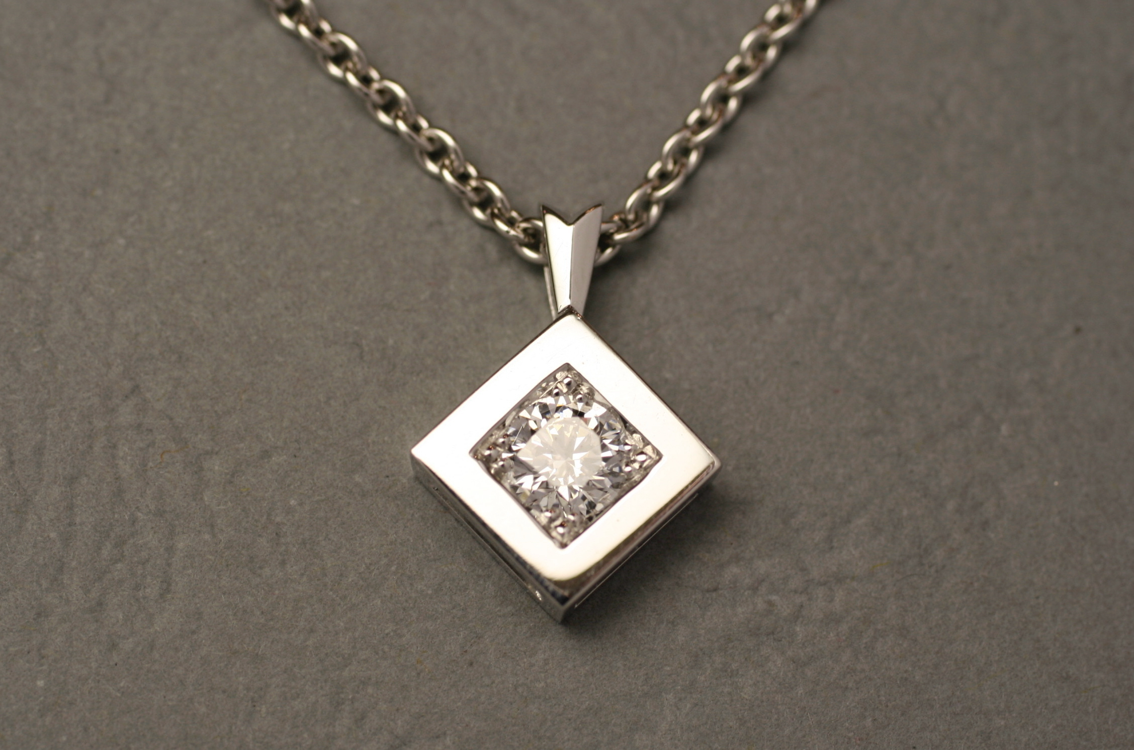 Collier 13