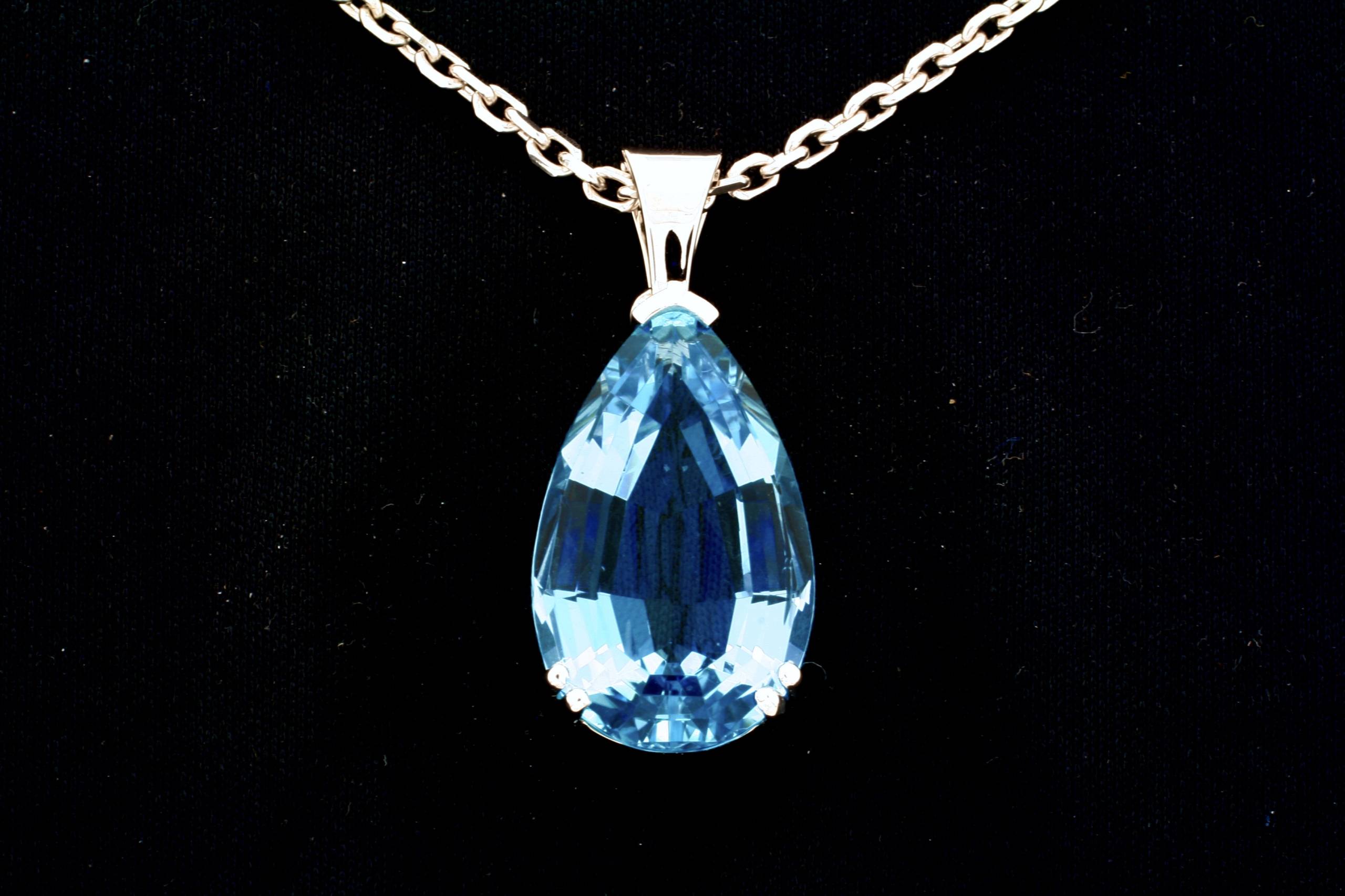 Collier 4